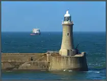 Der 1895 erbaute Tynemouth Pier mit seinem Leuchtturm markiert den Übergang vom Fluss Tyne in die Nordsee. (Tynemouth, 17.05.2025)