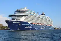 Die 316 Meter lange Mein Schiff 7 auf ihrer 7 tägigen Ostsee Tour ab/bis Warnemünde beim Auslaufen am 12.09.2025 in Warnemünde