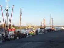 Im Hafen von Greetsiel, einem Ortsteil der Gemeinde Krummhörn im Landkreis Aurich in Niedersachsen, am 28.12.2000. 
Der Sielort liegt unmittelbar an der Leybucht, einer kleinen Bucht an der ostfriesischen Westküste.