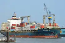 Die EVRIDIKI G IMO-Nummer:9231482 Flagge:Liberia Länge:210.0m Breite:30.0m Baujahr:2001 Bauwerft:Hyundai Heavy Industries,Ulsan Südkorea auslaufend aus Hamburg aufgenommen am 10.09.25