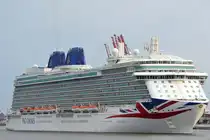 Die BRITANNIA IMO-Nummer:9614036 Flagge:Bermuda Flagge:Bermuda Länge:330.0m Breite:44.0m Baujahr:2015 Bauwerft:Fincantieri,Monfalcone Italien beim auslaufen aus Hamburg aufgenommen am 10.09.25