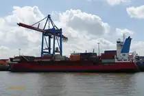 ELBSUMMER (IMO 9429194) am 17.4.2025, Hamburg, Elbe Liegeplatz Athabaskakai /
Ex-Namen: JRS POLLUX 07/2009 - JRS BRISBANE 07/2013 - ELBSUMMER  10/2020 / 

Feederschiff /  BRZ 11550 / Lüa 157,62 m, B 23,2 m, Tg 8,7 m / 1 Diesel,  MaK 9M43C , 9.000 kW ( PS), 18,3 kn / 880 TEU davon 231 Reefer  / gebaut 2009 bei Fujian Mawei Shipbuilding Ltd., VR China, 01/2014 Schiff verlängert  / Eigner: MS  Elbsommer  GmbH & Co. KG, Operator: Unifeeder /  Flagge: Antigua und Barbuda, Heimathafen: St. John´s /
