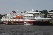 Kreuzfahrtschiff FINNMARKEN; Eigner/Betreiber: Hurtigruten; Aufnahmeort: Elbe/Hafen Hamburg, Deutschland; Datum: 13.06.2025; Info: Das Bild zeigt die FINNMARKEN beim betanken am Kreuzfahrtanleger Dockland.