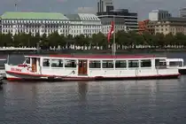 „Alsterdampfer“ GOLDBEK; Eigner/Betreiber: ATG; Aufnahmeort: Alster (Binnenalster) Hamburg, Deutschland; Datum: 26.08.2025; Info: (H6037). Das Bild zeigt die GOLDBEK am ATG-Ponton neben dem Jungfernstieg vom Ballindamm aus betrachtet.