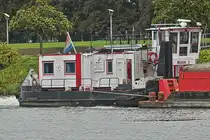 Schubboot MOVER 2, schiebt einen Leichter zu Berg auf der Maas durch Maastricht. 18.09.2025