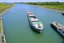 GMS Aquitaine, fährt rheinaufwärts in die Schleuse Fessenheim/Elsaß, Juni 2025