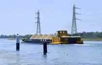 GMS Bern, hat die Schleuse Fessenheim/Elsaß verlassen und fährt rheinaufwärts, Heckansicht, Juni 2025