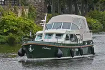 Motorboot Colonia, f�hrt auf der Maas zu Tal an Maastricht vorbei. 09.2025