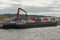 GMS Rijnland, ENI 02312098, wird an einer Verladestelle auf dem Albertkanal entladen. 07.09.2025