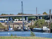 Neben dem Tankmotorschiff ANNA (ENI: 04031470) hatten Ende September 2025 auch drei Arbeitsschiffe im Duisburger Kultushafen angelegt.