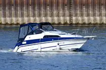Die Motoryacht MIRA vom Typ BAYLINER 2255 war Ende September 2025 in Duisburg zu sehen.