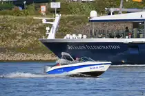 Das Motorboot HELLWIG (DUR-G 396) war Ende September 2025 in Duisburg zu sehen.