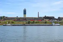 Im Bild das Gütermotorschiff VELA DARE (ENI: 02328984), welches im September 2025 auf dem Rhein bei Duisburg unterwegs war.