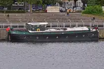 Hausboot RICCALL, gemeldet in Hull (UK) hat an der Anlegemauer für Boote im Hafen von Maastricht festgemacht. 09.2025