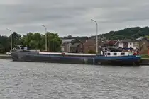 G�termotorschiff JACK DAW, ENI 06003675, L 70 m; B 7,25 m, t 902, Flagge Belgien, liegt am Ufer auf dem Albert Kanal.18.09.2025