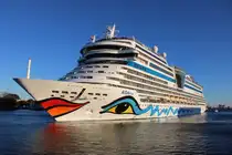 Die Aidamar auf ihrer 7 tägigen Tour Ostsee ab/bis Warnemünde beim Auslaufen am 19.10.2025