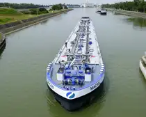 TMS Macan, ENI 02332724, bei der Einfahrt in die Schleuse Vogelgrün/Elsaß, Juni 2025