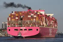 Containerfrachtschiff ONE TRIUMPH;  Eigner/Betreiber: ONE; Aufnahmeort: Elbe/Hafen Hamburg, Deutschland; Datum: 19.09.2025; Info: (IMO 9769271) Das Bild zeigt die ONE   TRIUMPH während des Anlegemanövers am Terminal Burchardkai.