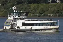 Hadag Hafenfähre HAFENCITY; Eigner/Betreiber: Hadag; Aufnahmeort: Elbe/Hafen Hamburg, Deutschland; Datum: 28.09.2025; Info: (ENI 05116730) Das Bild zeigt die HAFENCITY auf Höhe Teufelsbrück.