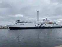 Die Scandlines Fähre Berlin - IMO Nummer 9587855 - auf dem Seeweg zum Rostock-Überseehafen am 15. Oktober 2025 in Warnemünde.	

