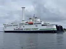 Nachschuss auf die Scandlines Fähre Berlin IMO Nummer 9587855 auf dem Seeweg zum Rostock-Überseehafen am 15. Oktober 2025 in Warnemünde.