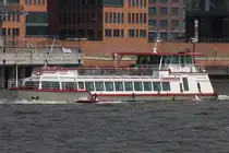 Fahrgastschiff COMMODORE (ENI 05113570); Eigner/Betreiber: Barkassenmeyer; Datum: 11.06.2025; Aufnahmeort: Elbe/Hafen Hamburg, Deutschland. Das Bild zeigt die COMMODORE unterhalb Altona/Fischmarkt.