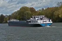 UNDINE VI; GMS; ENI 02329222; L 110 m; B 11,45 m; 3237 t; Bauwerft: Stig Jiangsu Sugang Shipbuilding in Yizheng / Abschlussarbeiten Team Co Shipyard BV in Heusden; EX Name: Europa; Eigner Fositrans BV in Zwolle. Zu Tal auf der Maas in Richtung Maastricht. 10.2025