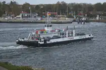 F-WARNOW  IMO-Nummer 4804050, ist eines der beiden Fährschiffe welche neben Fußgänger auch  Radfahrer und Kraftfahrzeuge im  Taktverkehr an das jeweils andere Ufer transportiert wie hier am 17. Oktober 2025 nahe der hohen Düne.


<p>

Unternehmen / Deutschland / Weisse Flotte, Stralsund
Seehäfen / Deutschland / Rostock-Warnemünde