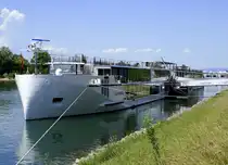 KFGS SS Victoria, ENI 04812680, hat am Anleger in Breisach am Rhein festgemacht, Mai 2025