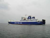 Eine LKW-F�hre der  DFDS Tor Line , aus England kommend, wird in wenigen Minuten den Hafen von Esbjerg erreichen