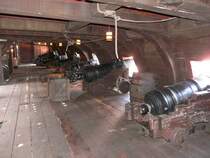 In Genua liegt der Nachbau einer Galeone mit Namen  Neptuno  und nat�rlich haben wir diese auch besichtigt. Hier ein Blick ins Batteriedeck.