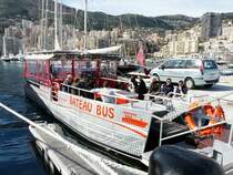 Dieses Elektroboot mit Namen  Bateau Bus  ist eine kleine F�hre im Hafen von Monaco. F�r einen Euro kann man damit quer �ber den Hafen fahren und hat eine preiswerte Mini-Hafenrundfahrt. Datum 10.03.2009