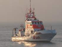 Die Bernhard Gruben bei einer �bung vor dem Norderneyer Weststrand.