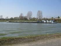 MS Bastimento (Schiffsnummer 2325414) aus Winssen NL passiert am 02.04.2009 das  Lohnder Meer , ein Teilst�ck des Mittellandkanals bei Seelze.