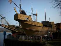 Bereit f�r die St�rtebecker-Festspiele ist Diese Kogge die am 04.April 2009 in Ralswiek noch auf dem Trocknen liegt.