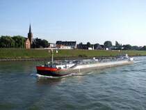 MARINA steuert  am fr�hen Morgen Rheinabw�rts Richtung D�sseldorf; 080904