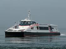 Diese kleinen F�hren d�sen st�ndig durch den Rotterdamer Hafen. Das Bild stammt vom 05.04.2009