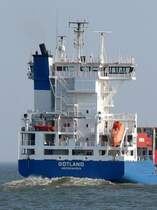 Blick auf das Heck des niederl�ndischen Frachtschiffes TEAM LINES GOTLAND, Heerenveen (IMO 9277383); Elbe bei Gl�ckstadt, 26.04.2009

