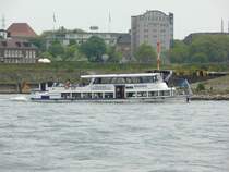  RHEINFELS  Rheinaufw�rts fahrend bei Duisburg am 26.4.2009