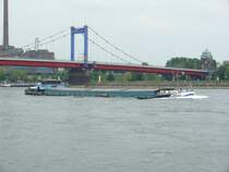  RISKANT  Rheinaufw�rts fahrend bei Duisburg am 26.4.2009