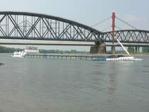  AGAMENNON  Rheinaufw�rts bei Duisburg am 26.4.2009