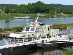 Das Motorboot ELBE (Motorbarkasse Baureihe 407) stand während der DDR-Zeit als Motorausbildungsbarkasse in Diensten der Gesellschaft für Sport und Technik (GST); heute Privatbesitz des
