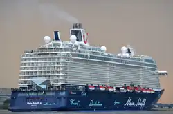 Nachschuss auf die Mein Schiff 6 IMO-Nummer:9753208 Flagge:Malta Länge:295.0m Breite:36.0m Baujahr:2017 Bauwerft:Meyer Turku,Turku Finnland auslaufend aus Hamburg aufgenommen vom Fähranleger