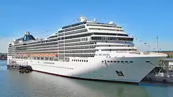 MSC POESIA (IMO 9387073) am 05.06.2022 im Hafen von Rostock-Warnemünde