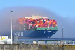 HMM NUR , Containerschiff , IMO 9869162 , Baujahr  2021 , 366 x 51 m , 16010 TEU , Cuxhaven - Alte Liebe , 12.04.2025 , 