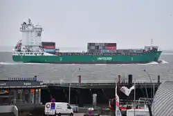 ELBINSEL , Feederschiff , IMO 9977426 , Baujahr 2024 , 170 x 26.9 m , 1400 TEU , Cuxhaven , Alte Liebe , 23.12.2025 ,  