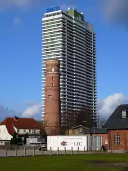 Der 31 m hohe Leuchtturm in L�beck-Travem�nde aus rotem Backstein wurde 1539 erbaut und im Jahr 1827 klassizistisch �berformt.