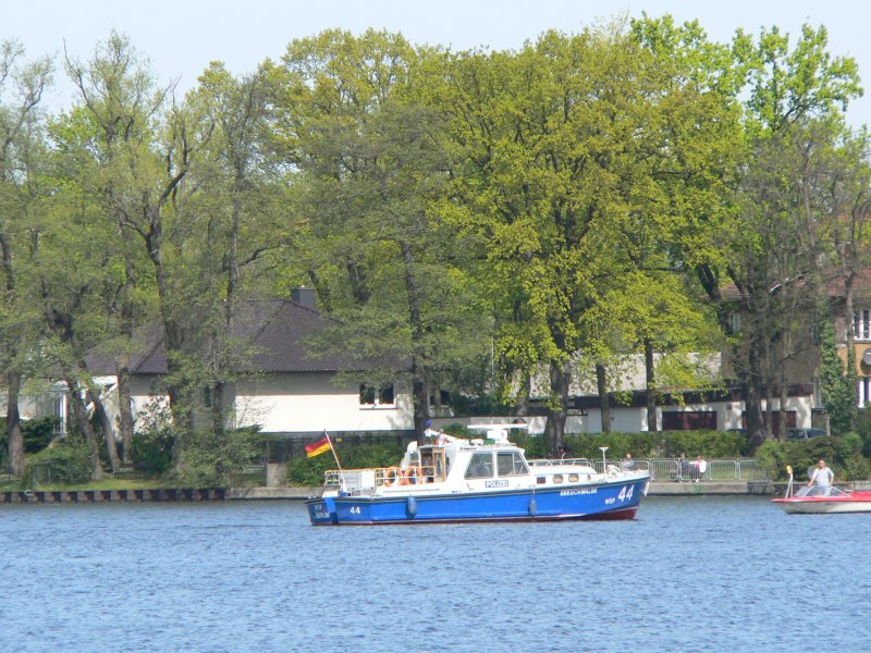 Wasserschutzpolizeiboot Seeschwalbe (WSP 44) bei der Patroille auf der Dahme nahe Grnau. 22.4.2007