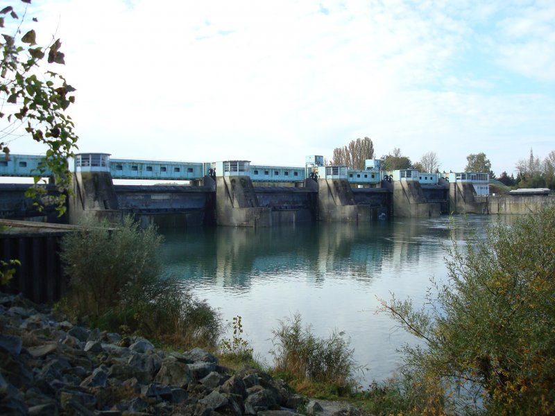 Wehranlage am Alt-Rhein bei Burkheim/Baden
Okt. 2008