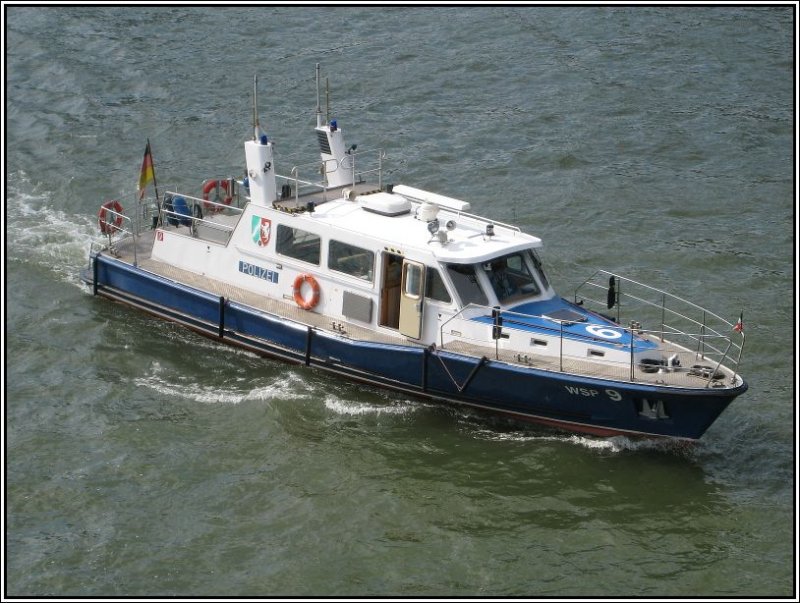 WSP 9 der Wasserschutzpolizei, aufgenommen am 16.09.2007 von der Hohenzollernbrcke in Kln aus.